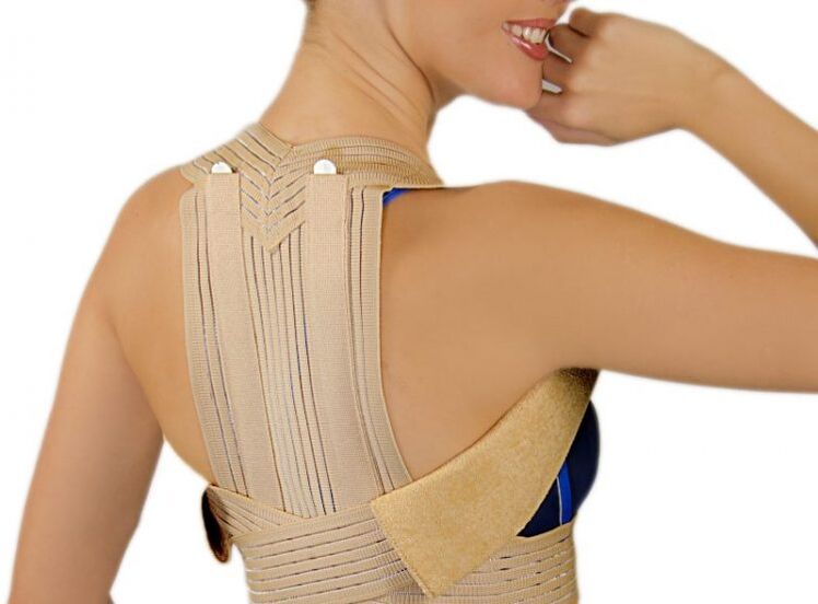 L'utilisation d'un corset peut réduire la charge sur la colonne vertébrale affectée par l'ostéochondrose