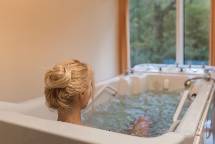 Les bains thérapeutiques pour l'ostéochondrose thoracique ne doivent pas être pris plus de 15 minutes.